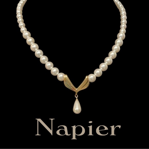 Vintage NAPIER Faux Pearl Necklace with GoldTone V Accent and Teardrop Pendant - Picture 1 of 6